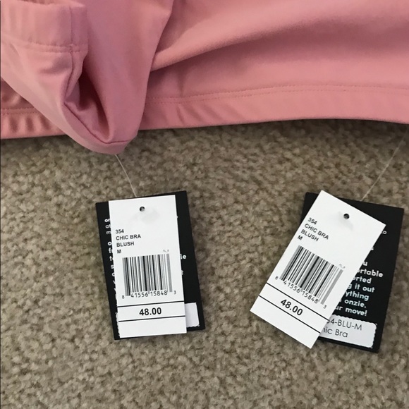 Sports bras (2) - Picture 3 of 3